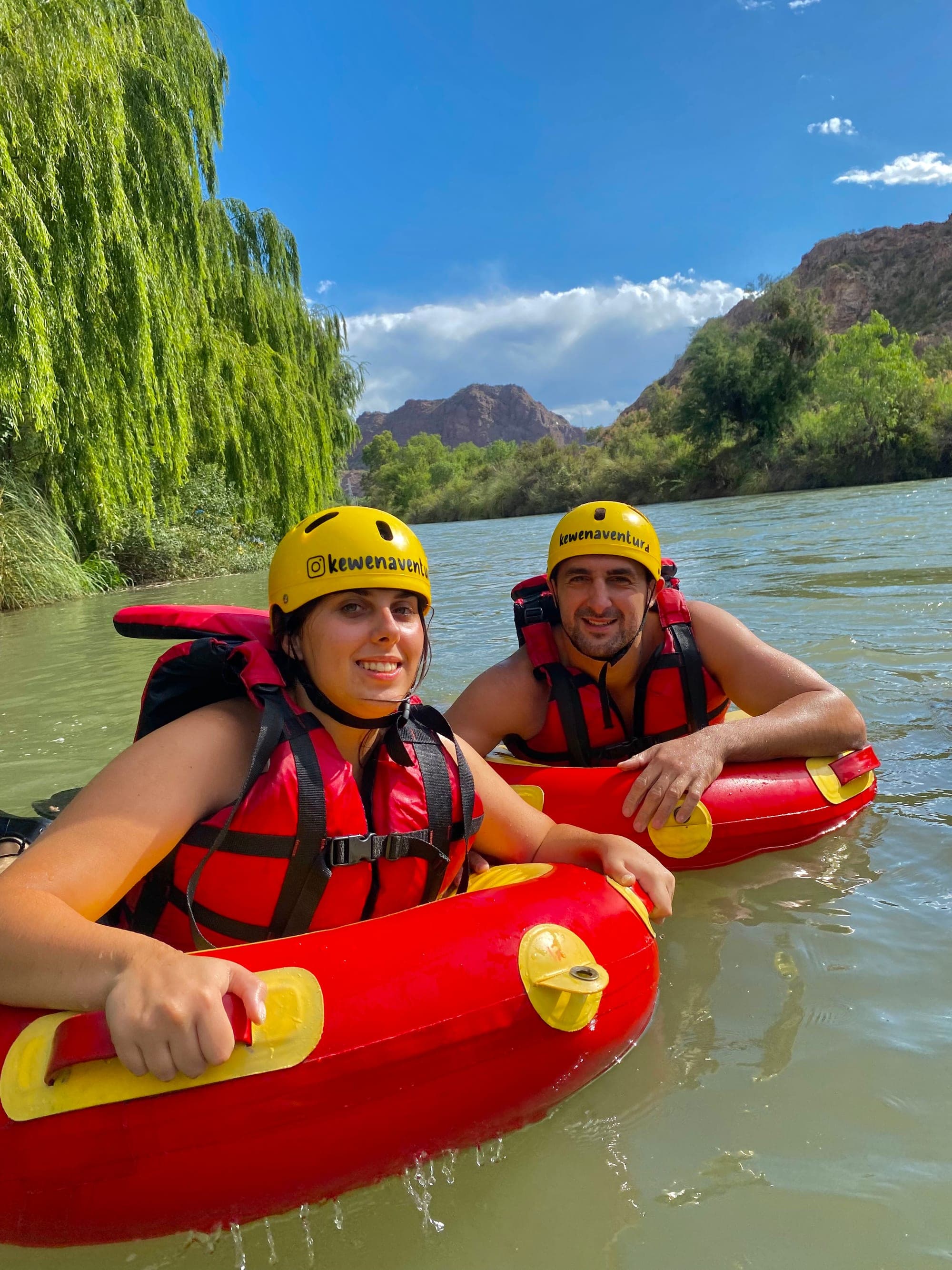 Pasajera de Kewen Aventura en el gomón individual de Cool River