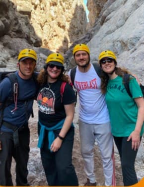 Grupo de Kewen Aventura con cascos en el Cañón de Cochico